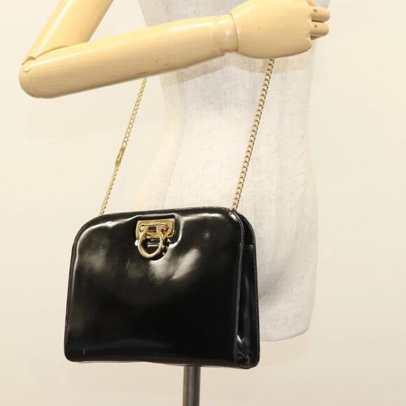 Salvatore Ferragamo Gancini Chain Shoulder Bag Enamel Black Silver Auth
